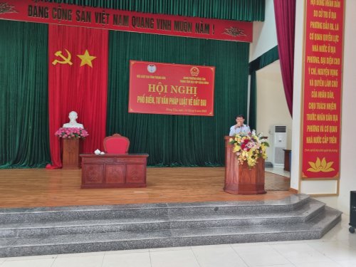 Phó Chủ tịch UBND phường Đông Tân Thiều Văn Thắng bế mạc Hội nghị.jpg