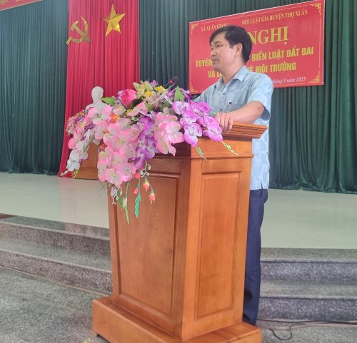 Phó Bí thư Đảng ủy, Chủ tịch UBND xã Xuân Giang Ngô Văn Quyền bế mạc Hội nghị.jpg