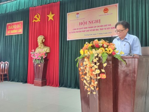Chủ tịch Hội Luật gia thị xã Nghi Sơn Lê Văn Đình phát biểu tại Hội nghị.jpg